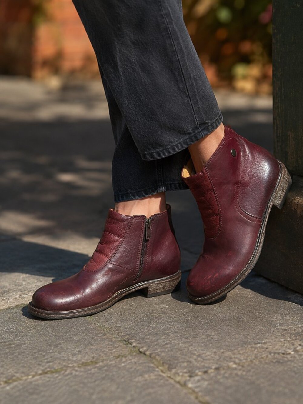 MOMA ANKLE BOOTS IN BURGUNDY ZIP CLOSURE SIZE 37 Euro/6.5 US